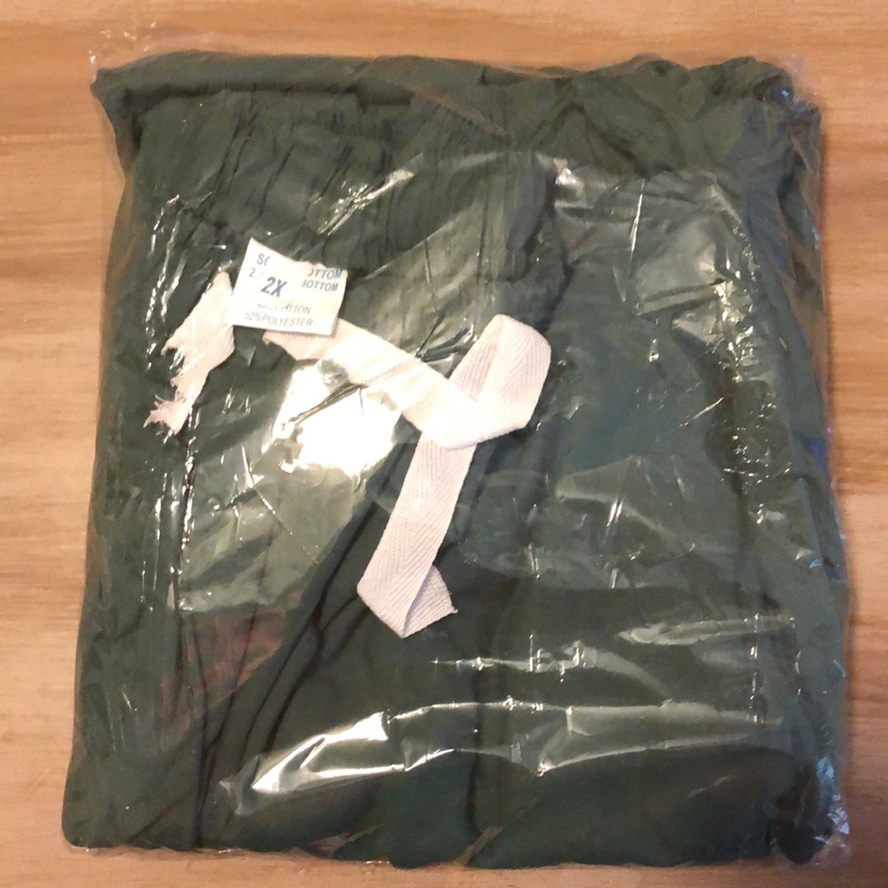 Women’s scrubs